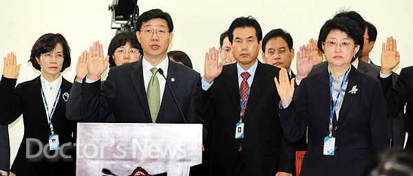 <2010국감>답변하는 노연홍 식약청장