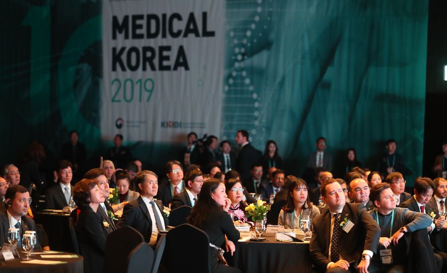 보건복지부가 주최하고 한국보건산업진흥원이 주관하는 글로벌 헬스케어 및 의료관광 학술대회 'Medical Korea 2019'가 14일 서울 그랜드 인터콘티넨탈 파르나스 호텔에서 개막했다.