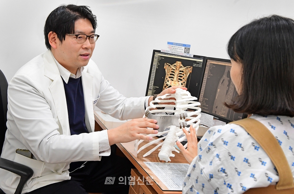 <span class='label radius small' style='background-color:#f44336'>Medical Photo Story</span> 3D 프린팅, 가슴 안으로 들어오다