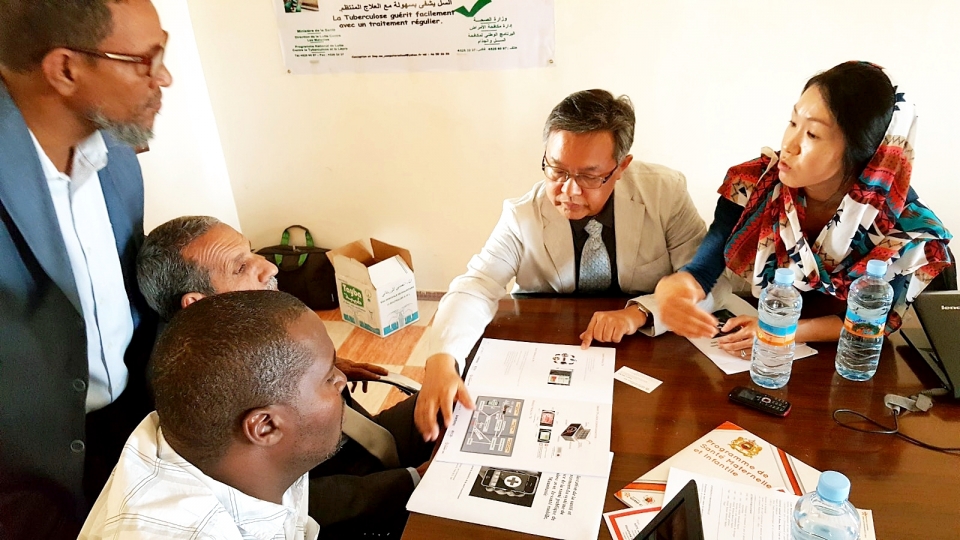 아프리카 모리타니아 결핵청을 방문한 박세업 글로벌케어 북아프리카 본부장이 결핵 관리 문제에 대해 논의하고 있다. ⓒ의협신문