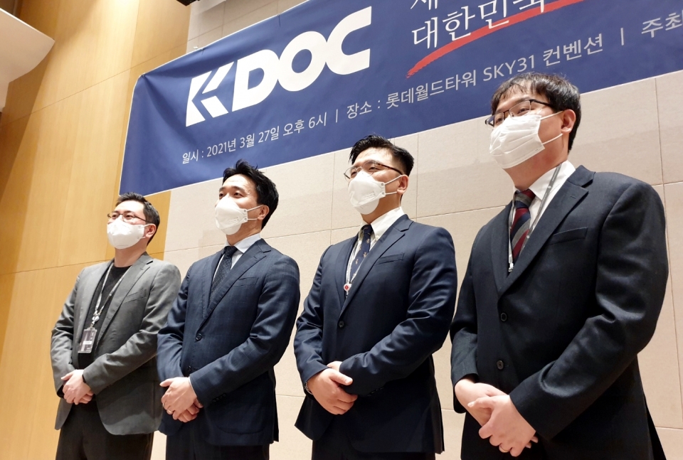 K-DOC 이사진이 3월 27일 열린 창립식에서 새로운 출발을 다짐하고 있다. 왼쪽부터 김준환  이사·조승국 대표이사·임의순 CTO·홍문기 이사. ⓒ의협신문