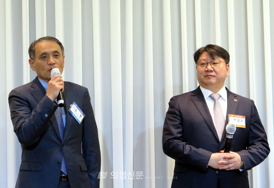(왼쪽부터) 경북의사회 도황 신임 의장, 이길호 신임 회장. [사진=이정환 기자] ⓒ의협신문