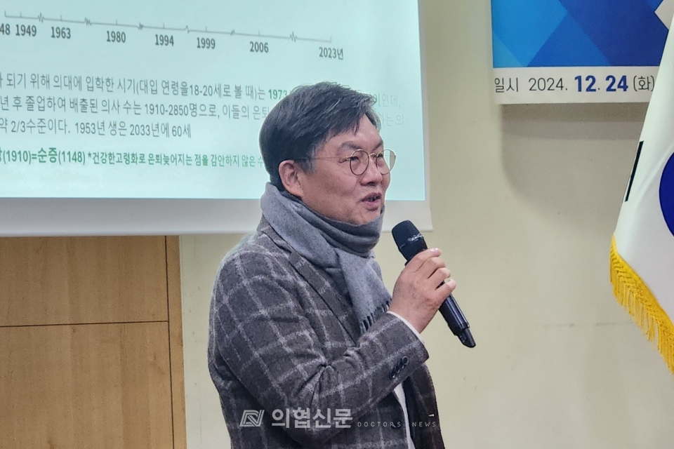 더불어민주당 김윤 의원은 24일 더불어민주당 보건의료특별위원회(강청희 위원장)와 더불어민주당 이언주 의원이 공동주최한 '내란 극복, 국정운영 정상화를 위한 의학교육 정상화 토론회'에서 의대 증원 과격 주장에 대해 사과했다. ⓒ의협신문