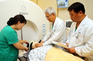 '무혈 방사선수술'로 뇌질환자 1만명 치료