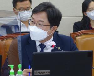 강병원 의원 "코로나 생활치료센터, 의료인 업무부담 가혹"