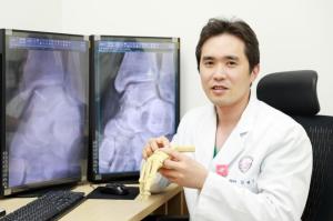 발목 '박리성골연골병변'에 최소침습 골연골고정술 개발